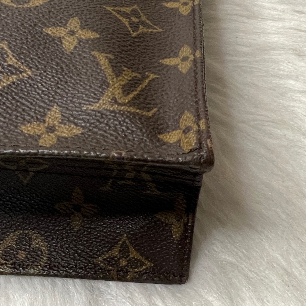 Louis Vuitton Brown Monogram Handbag - Picture 9 of 17
